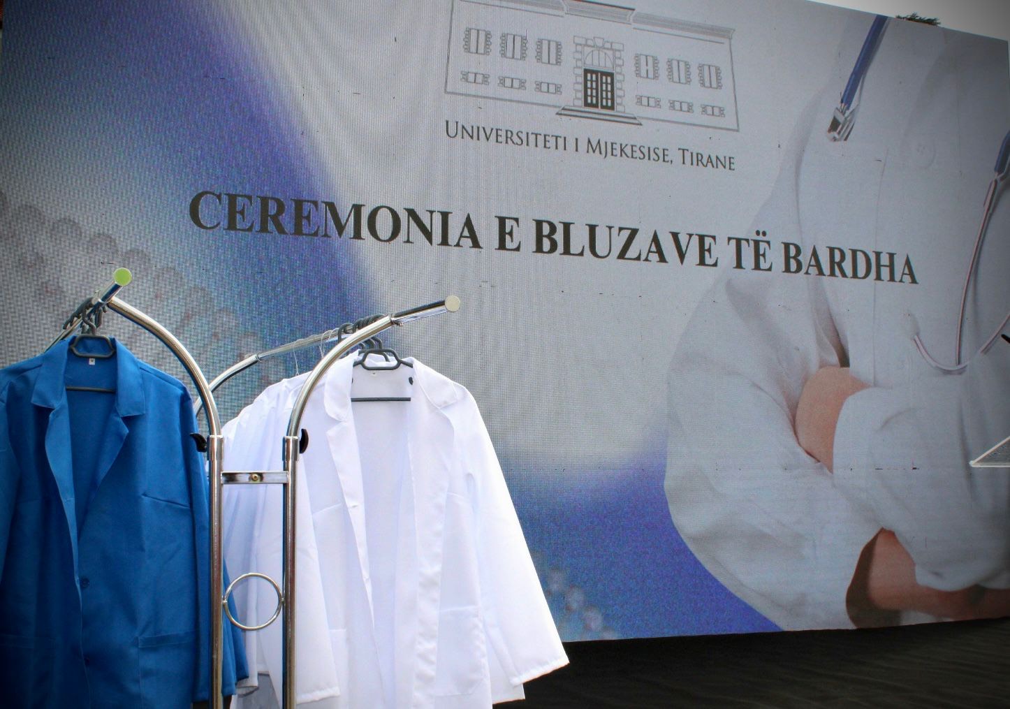 CEREMONIA E BLUZAVE TE BARDHA